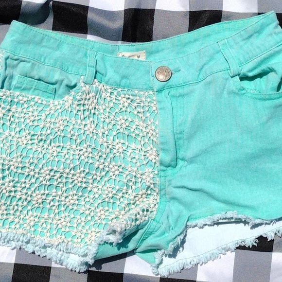 SOLD- 💎 🍄 Embroidered Shorts 💎 🍄 - Picture 1 of 8
